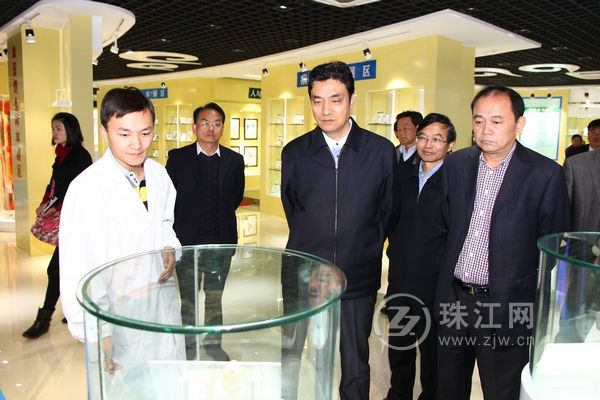 董保同到曲靖医学高等专科学校调研.jpg
