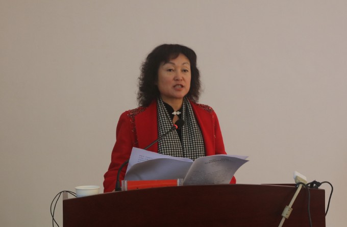 4.校长王明琼作报告.JPG