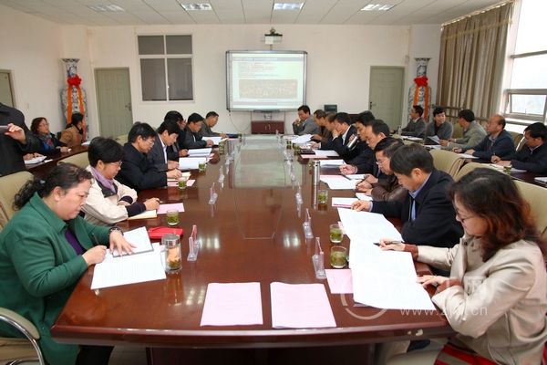 召开座谈会.jpg