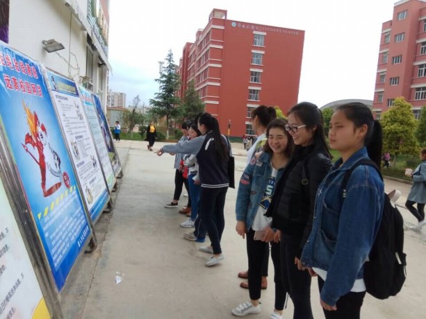 学生处开展校园安全教育宣传活动 3.jpg