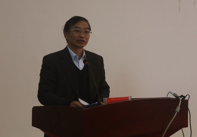 3.党委书记巴春生作报告.JPG