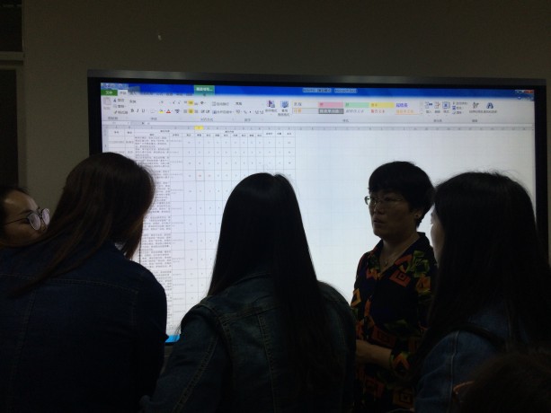 3.何晓芳老师示范指导.jpg