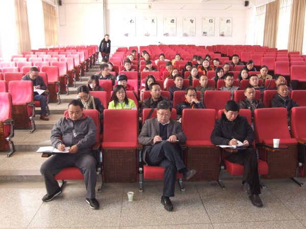 倾听讲座的校领导和学生工作者.JPG