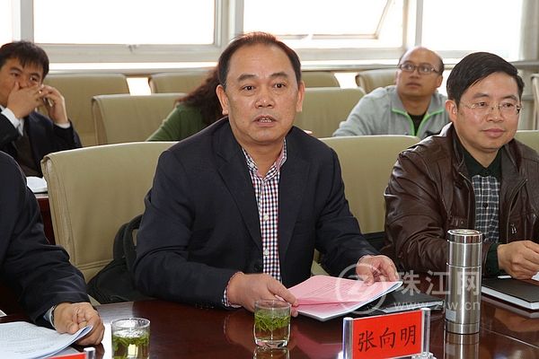 张向明主持会议.jpg